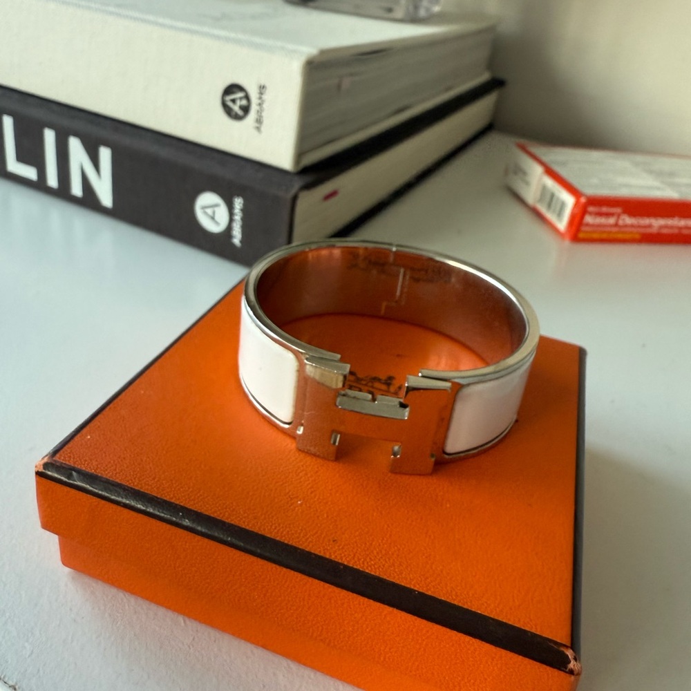 Hermés clic clac H bangle bracelet White and Silver Bracelet